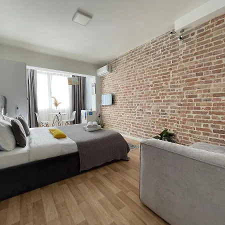 Bricks 公寓 *