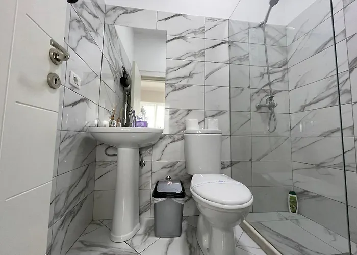 Bricks * Τίρανα