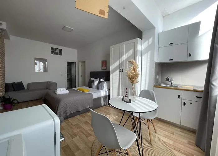 Bricks * טיראנה