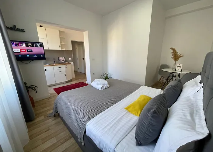 Bricks * Τίρανα