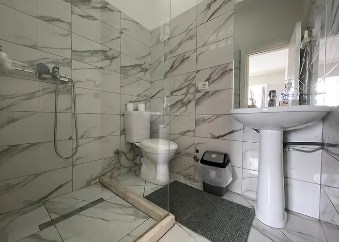 Bricks * טיראנה