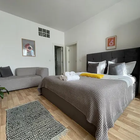 Bricks * Тирана